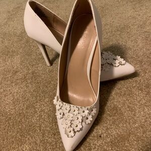 LC Lauren Conrad White Floral Heels